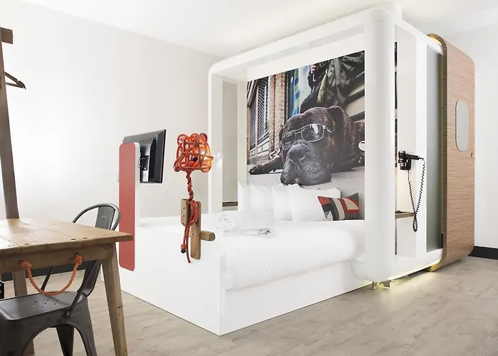 Corner London CityAirport Hotel